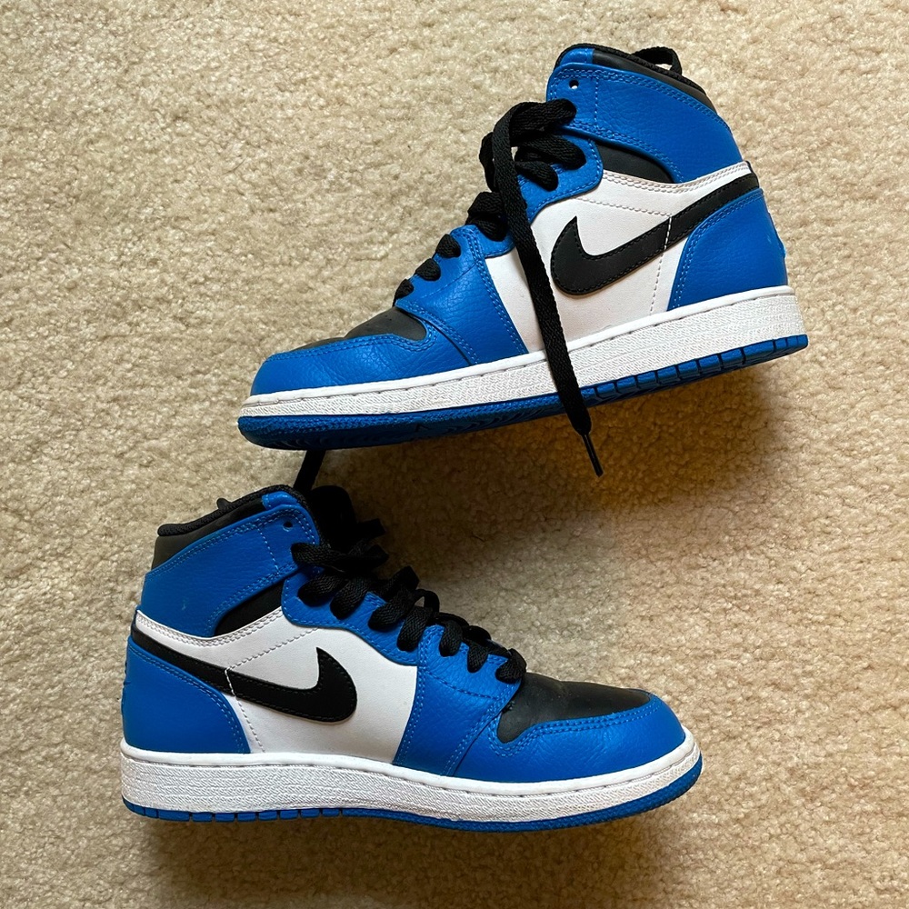 Boys’ jordans